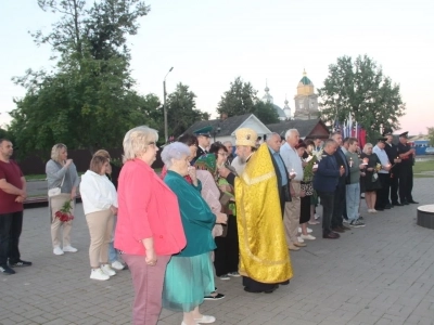 В День памяти и скорби в Новозыбкове прошла акция «Свеча памяти», посвященная памяти тех, кто ценою жизни своей одержал победу в Великой Отечественной Войне Возшед на небеса отонудуже и сошел еси...