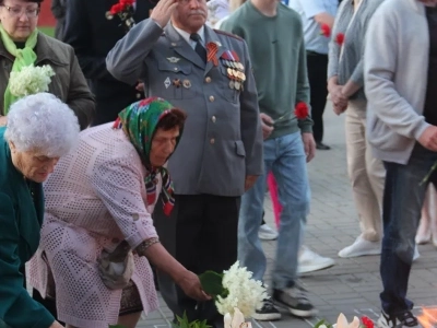 В День памяти и скорби в Новозыбкове прошла акция «Свеча памяти», посвященная памяти тех, кто ценою жизни своей одержал победу в Великой Отечественной Войне Возшед на небеса отонудуже и сошел еси...