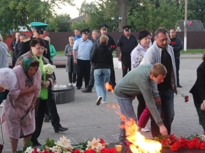 В День памяти и скорби в Новозыбкове прошла акция «Свеча памяти», посвященная памяти тех, кто ценою жизни своей одержал победу в Великой Отечественной Войне Возшед на небеса отонудуже и сошел еси...