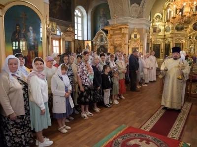 Архиерейское богослужение в День вознесения Господня совершено в храме в честь Чуда Архистратига Михаила в Хонех города Новозыбкова. Возшед на небеса отонудуже и сошел еси...