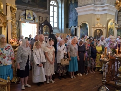 Архиерейское богослужение в День вознесения Господня совершено в храме в честь Чуда Архистратига Михаила в Хонех города Новозыбкова. Возшед на небеса отонудуже и сошел еси...