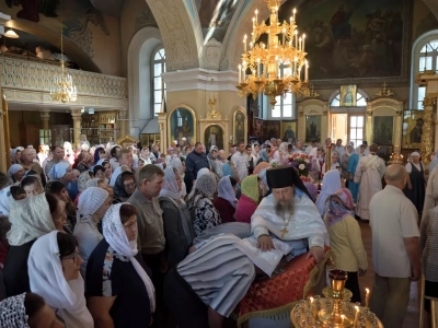 Архиерейское богослужение в День вознесения Господня совершено в храме в честь Чуда Архистратига Михаила в Хонех города Новозыбкова. Возшед на небеса отонудуже и сошел еси...