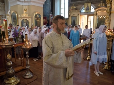 Архиерейское богослужение в День вознесения Господня совершено в храме в честь Чуда Архистратига Михаила в Хонех города Новозыбкова. Возшед на небеса отонудуже и сошел еси...