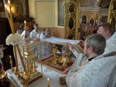 Архиерейское богослужение в День вознесения Господня совершено в храме в честь Чуда Архистратига Михаила в Хонех города Новозыбкова. Возшед на небеса отонудуже и сошел еси...