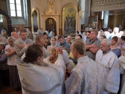 Архиерейское богослужение в День вознесения Господня совершено в храме в честь Чуда Архистратига Михаила в Хонех города Новозыбкова. Возшед на небеса отонудуже и сошел еси...