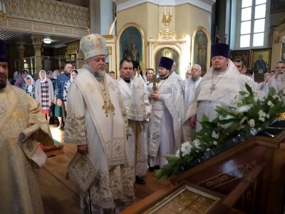 Архиерейское богослужение в День вознесения Господня совершено в храме в честь Чуда Архистратига Михаила в Хонех города Новозыбкова. Возшед на небеса отонудуже и сошел еси...