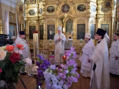 Архиерейское богослужение в День вознесения Господня совершено в храме в честь Чуда Архистратига Михаила в Хонех города Новозыбкова. Возшед на небеса отонудуже и сошел еси...