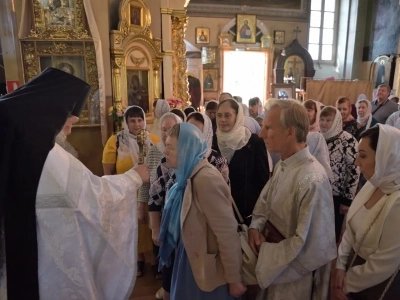 Архиерейское богослужение в День вознесения Господня совершено в храме в честь Чуда Архистратига Михаила в Хонех города Новозыбкова. Возшед на небеса отонудуже и сошел еси...