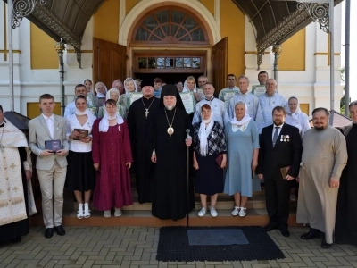 Архиерейское богослужение в День вознесения Господня совершено в храме в честь Чуда Архистратига Михаила в Хонех города Новозыбкова. Возшед на небеса отонудуже и сошел еси...