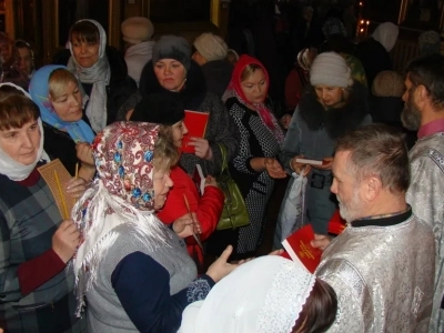 Святое Богоявление в Новозыбковском благочинии. Фоторепортаж: Храмы города Новозыбкова, Красная Гора, село Белый Колодезь, село Мамай, село Новое Место, село Новые Бобовичи. Акция «Святое Евангелие в каждый дом»