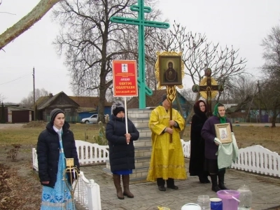 Святое Богоявление в Новозыбковском благочинии. Фоторепортаж: Храмы города Новозыбкова, Красная Гора, село Белый Колодезь, село Мамай, село Новое Место, село Новые Бобовичи. Акция «Святое Евангелие в каждый дом»