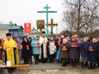 Святое Богоявление в Новозыбковском благочинии. Фоторепортаж: Храмы города Новозыбкова, Красная Гора, село Белый Колодезь, село Мамай, село Новое Место, село Новые Бобовичи. Акция «Святое Евангелие в каждый дом»