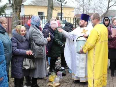 Святое Богоявление в Новозыбковском благочинии. Фоторепортаж: Храмы города Новозыбкова, Красная Гора, село Белый Колодезь, село Мамай, село Новое Место, село Новые Бобовичи. Акция «Святое Евангелие в каждый дом»