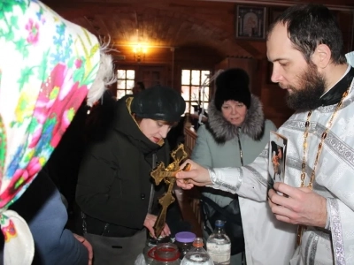 Святое Богоявление в Новозыбковском благочинии. Фоторепортаж: Храмы города Новозыбкова, Красная Гора, село Белый Колодезь, село Мамай, село Новое Место, село Новые Бобовичи. Акция «Святое Евангелие в каждый дом»