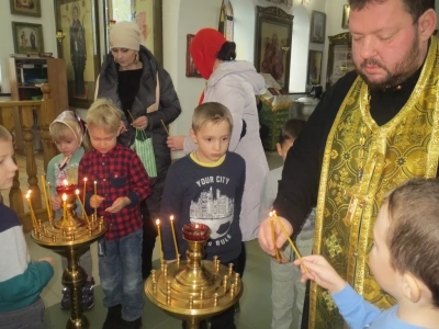 В Святочные дни храм во Имя Святой Троицы пгт. Красная Гора посетили малыши-детсадовцы