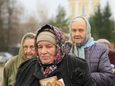 Пресвятая Богородице, моли Бога о нас ! В день празднования иконе Божией Матери «Казанская» по улицам города Новозыбкова прошел Крестный ход и совершена сугубая молитва о народном единстве