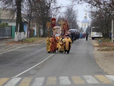 Пресвятая Богородице, моли Бога о нас ! В день празднования иконе Божией Матери «Казанская» по улицам города Новозыбкова прошел Крестный ход и совершена сугубая молитва о народном единстве