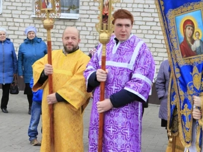 Пресвятая Богородице, моли Бога о нас ! В день празднования иконе Божией Матери «Казанская» по улицам города Новозыбкова прошел Крестный ход и совершена сугубая молитва о народном единстве