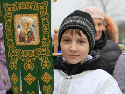 Пресвятая Богородице, моли Бога о нас ! В день празднования иконе Божией Матери «Казанская» по улицам города Новозыбкова прошел Крестный ход и совершена сугубая молитва о народном единстве