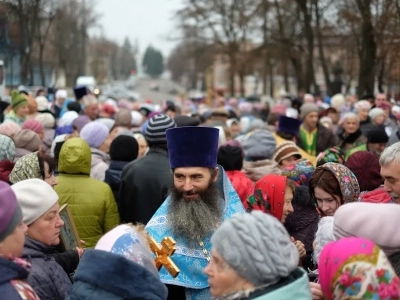 Пресвятая Богородице, моли Бога о нас ! В день празднования иконе Божией Матери «Казанская» по улицам города Новозыбкова прошел Крестный ход и совершена сугубая молитва о народном единстве