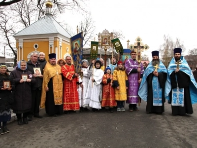 Пресвятая Богородице, моли Бога о нас ! В день празднования иконе Божией Матери «Казанская» по улицам города Новозыбкова прошел Крестный ход и совершена сугубая молитва о народном единстве