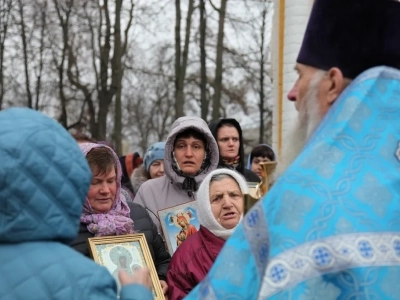 Пресвятая Богородице, моли Бога о нас ! В день празднования иконе Божией Матери «Казанская» по улицам города Новозыбкова прошел Крестный ход и совершена сугубая молитва о народном единстве