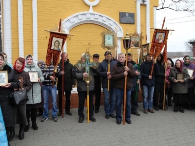 Пресвятая Богородице, моли Бога о нас ! В день празднования иконе Божией Матери «Казанская» по улицам города Новозыбкова прошел Крестный ход и совершена сугубая молитва о народном единстве