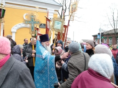 Пресвятая Богородице, моли Бога о нас ! В день празднования иконе Божией Матери «Казанская» по улицам города Новозыбкова прошел Крестный ход и совершена сугубая молитва о народном единстве