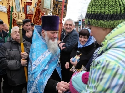 Пресвятая Богородице, моли Бога о нас ! В день празднования иконе Божией Матери «Казанская» по улицам города Новозыбкова прошел Крестный ход и совершена сугубая молитва о народном единстве