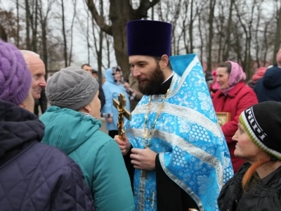 Пресвятая Богородице, моли Бога о нас ! В день празднования иконе Божией Матери «Казанская» по улицам города Новозыбкова прошел Крестный ход и совершена сугубая молитва о народном единстве