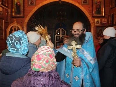 Пресвятая Богородице, моли Бога о нас ! В день празднования иконе Божией Матери «Казанская» по улицам города Новозыбкова прошел Крестный ход и совершена сугубая молитва о народном единстве