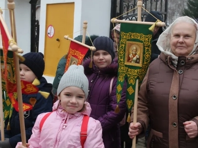 Пресвятая Богородице, моли Бога о нас ! В день празднования иконе Божией Матери «Казанская» по улицам города Новозыбкова прошел Крестный ход и совершена сугубая молитва о народном единстве