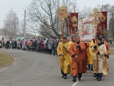 Пресвятая Богородице, моли Бога о нас ! В день празднования иконе Божией Матери «Казанская» по улицам города Новозыбкова прошел Крестный ход и совершена сугубая молитва о народном единстве