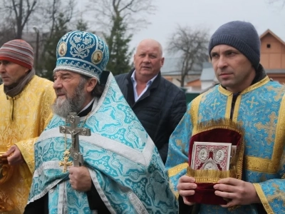 Пресвятая Богородице, моли Бога о нас ! В день празднования иконе Божией Матери «Казанская» по улицам города Новозыбкова прошел Крестный ход и совершена сугубая молитва о народном единстве