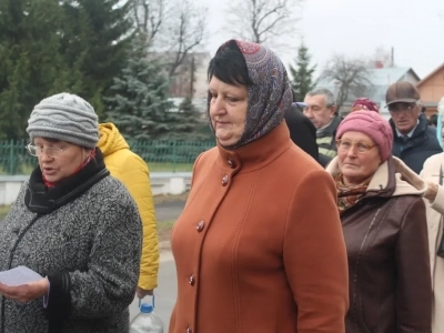 Пресвятая Богородице, моли Бога о нас ! В день празднования иконе Божией Матери «Казанская» по улицам города Новозыбкова прошел Крестный ход и совершена сугубая молитва о народном единстве