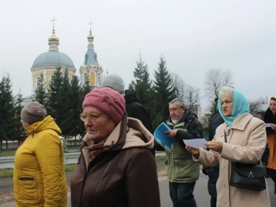 Пресвятая Богородице, моли Бога о нас ! В день празднования иконе Божией Матери «Казанская» по улицам города Новозыбкова прошел Крестный ход и совершена сугубая молитва о народном единстве