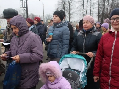 Пресвятая Богородице, моли Бога о нас ! В день празднования иконе Божией Матери «Казанская» по улицам города Новозыбкова прошел Крестный ход и совершена сугубая молитва о народном единстве