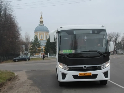 Пресвятая Богородице, моли Бога о нас ! В день празднования иконе Божией Матери «Казанская» по улицам города Новозыбкова прошел Крестный ход и совершена сугубая молитва о народном единстве