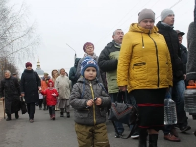 Пресвятая Богородице, моли Бога о нас ! В день празднования иконе Божией Матери «Казанская» по улицам города Новозыбкова прошел Крестный ход и совершена сугубая молитва о народном единстве