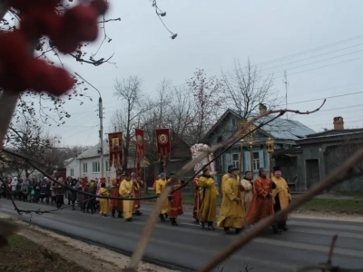 Пресвятая Богородице, моли Бога о нас ! В день празднования иконе Божией Матери «Казанская» по улицам города Новозыбкова прошел Крестный ход и совершена сугубая молитва о народном единстве