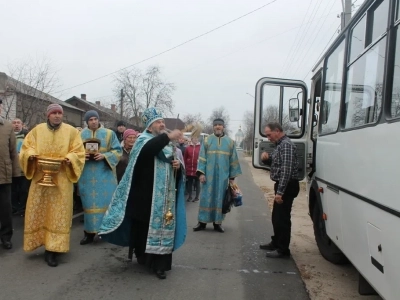 Пресвятая Богородице, моли Бога о нас ! В день празднования иконе Божией Матери «Казанская» по улицам города Новозыбкова прошел Крестный ход и совершена сугубая молитва о народном единстве