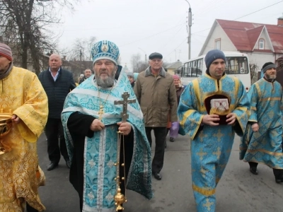 Пресвятая Богородице, моли Бога о нас ! В день празднования иконе Божией Матери «Казанская» по улицам города Новозыбкова прошел Крестный ход и совершена сугубая молитва о народном единстве