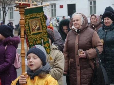 Пресвятая Богородице, моли Бога о нас ! В день празднования иконе Божией Матери «Казанская» по улицам города Новозыбкова прошел Крестный ход и совершена сугубая молитва о народном единстве