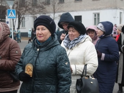 Пресвятая Богородице, моли Бога о нас ! В день празднования иконе Божией Матери «Казанская» по улицам города Новозыбкова прошел Крестный ход и совершена сугубая молитва о народном единстве