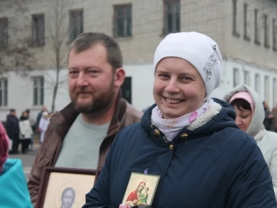 Пресвятая Богородице, моли Бога о нас ! В день празднования иконе Божией Матери «Казанская» по улицам города Новозыбкова прошел Крестный ход и совершена сугубая молитва о народном единстве