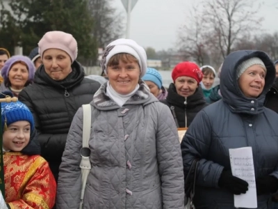 Пресвятая Богородице, моли Бога о нас ! В день празднования иконе Божией Матери «Казанская» по улицам города Новозыбкова прошел Крестный ход и совершена сугубая молитва о народном единстве