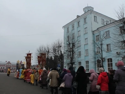 Пресвятая Богородице, моли Бога о нас ! В день празднования иконе Божией Матери «Казанская» по улицам города Новозыбкова прошел Крестный ход и совершена сугубая молитва о народном единстве