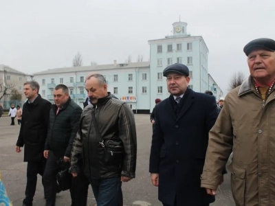 Пресвятая Богородице, моли Бога о нас ! В день празднования иконе Божией Матери «Казанская» по улицам города Новозыбкова прошел Крестный ход и совершена сугубая молитва о народном единстве