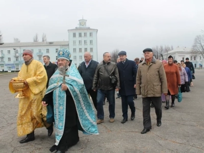 Пресвятая Богородице, моли Бога о нас ! В день празднования иконе Божией Матери «Казанская» по улицам города Новозыбкова прошел Крестный ход и совершена сугубая молитва о народном единстве