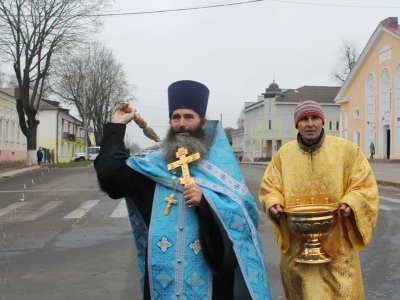 Пресвятая Богородице, моли Бога о нас ! В день празднования иконе Божией Матери «Казанская» по улицам города Новозыбкова прошел Крестный ход и совершена сугубая молитва о народном единстве